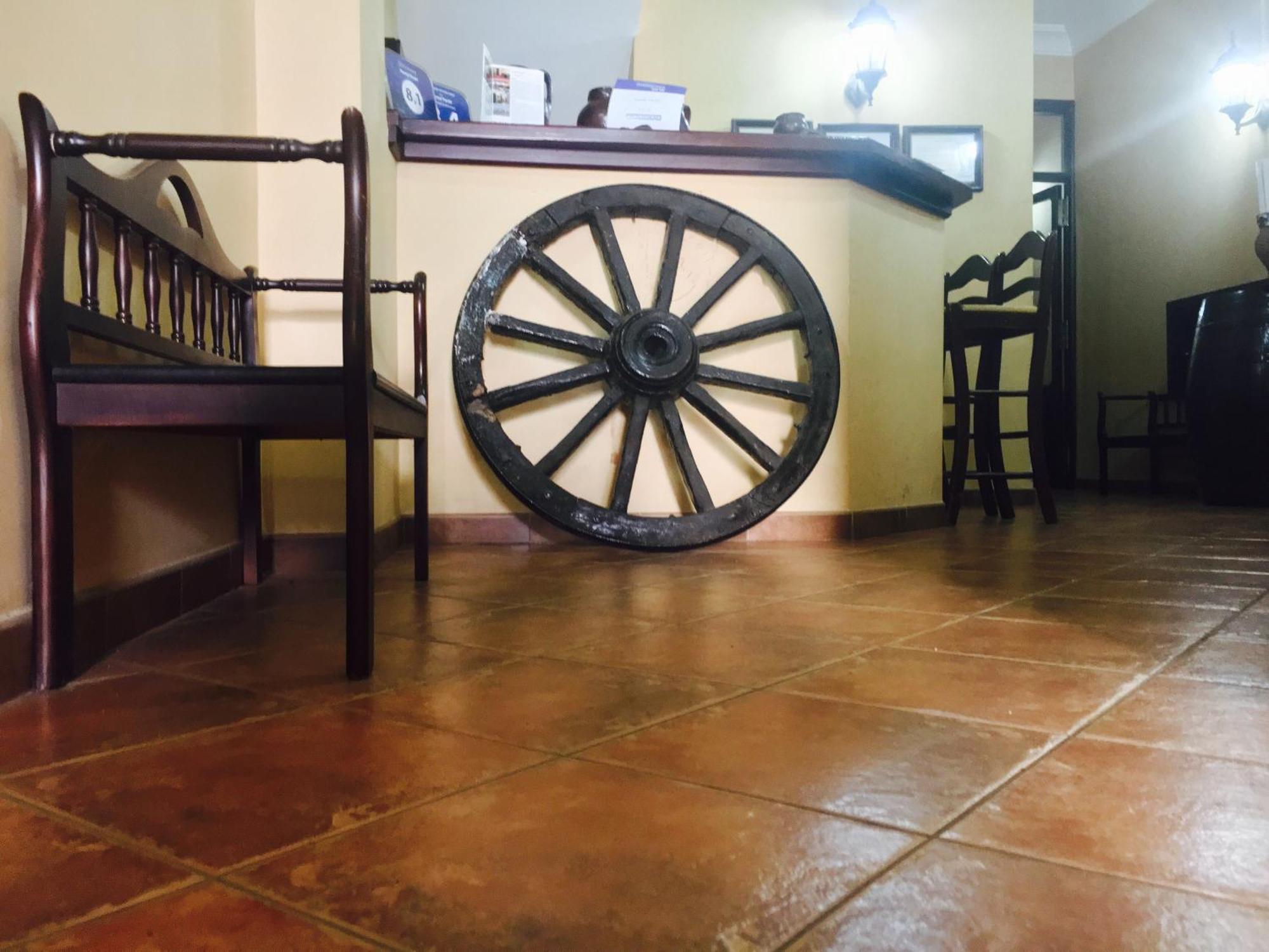 Hostal Pechi Huevar Del Aljarafe Екстер'єр фото