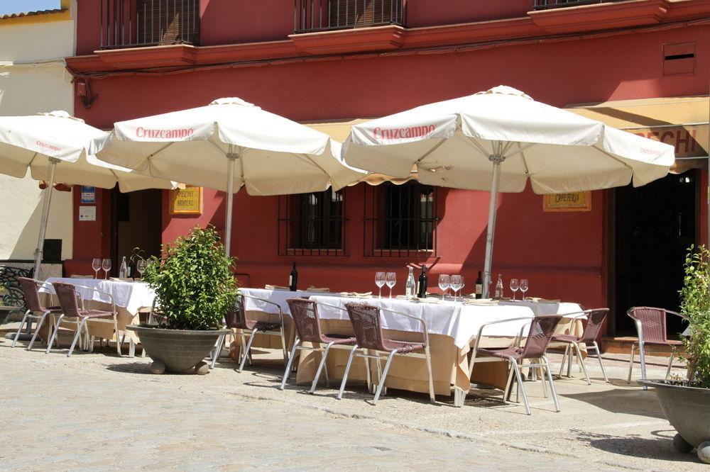 Hostal Pechi Huevar Del Aljarafe Екстер'єр фото