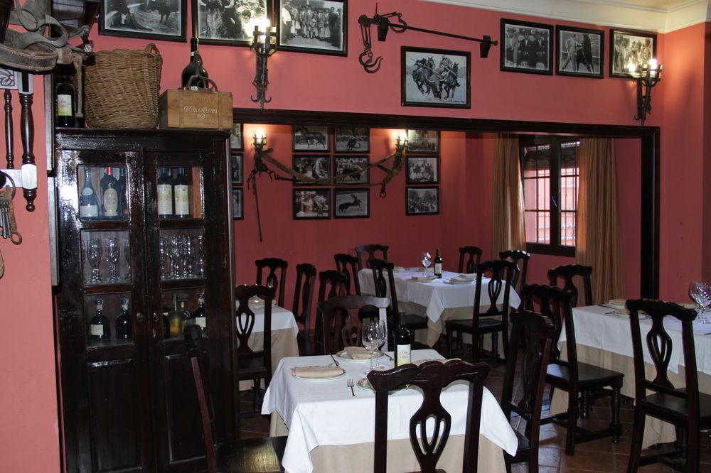 Hostal Pechi Huevar Del Aljarafe Екстер'єр фото