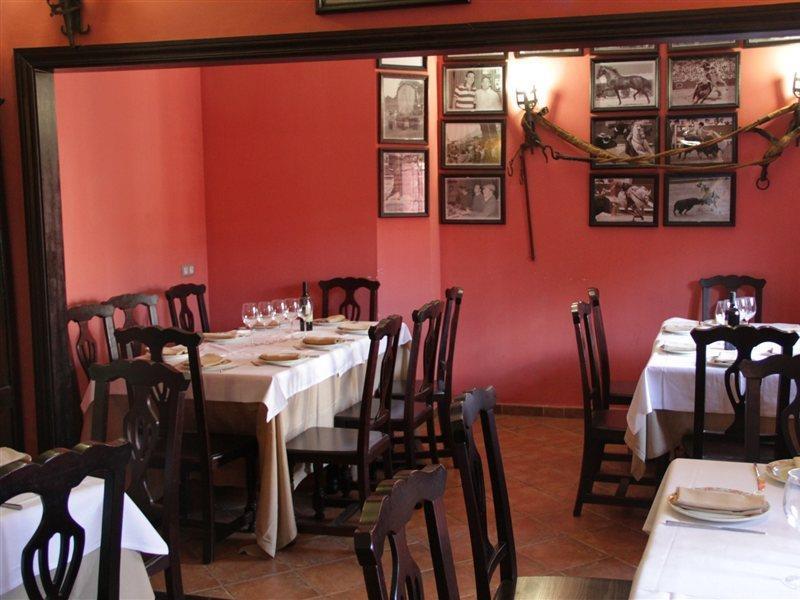 Hostal Pechi Huevar Del Aljarafe Екстер'єр фото
