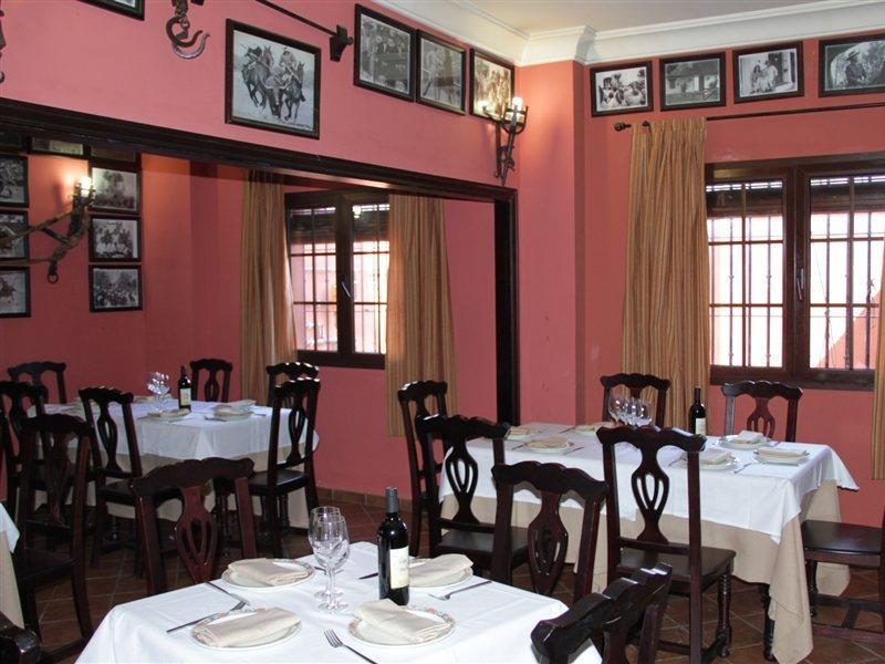 Hostal Pechi Huevar Del Aljarafe Екстер'єр фото