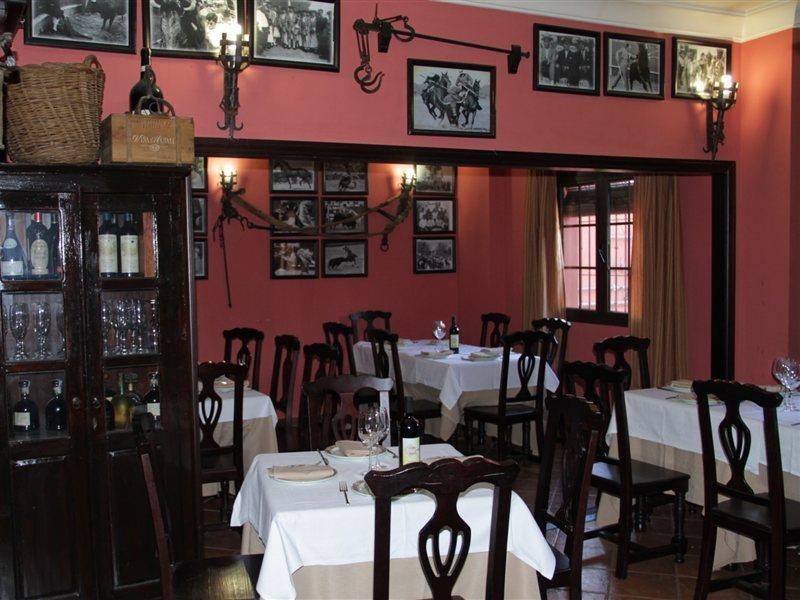 Hostal Pechi Huevar Del Aljarafe Екстер'єр фото