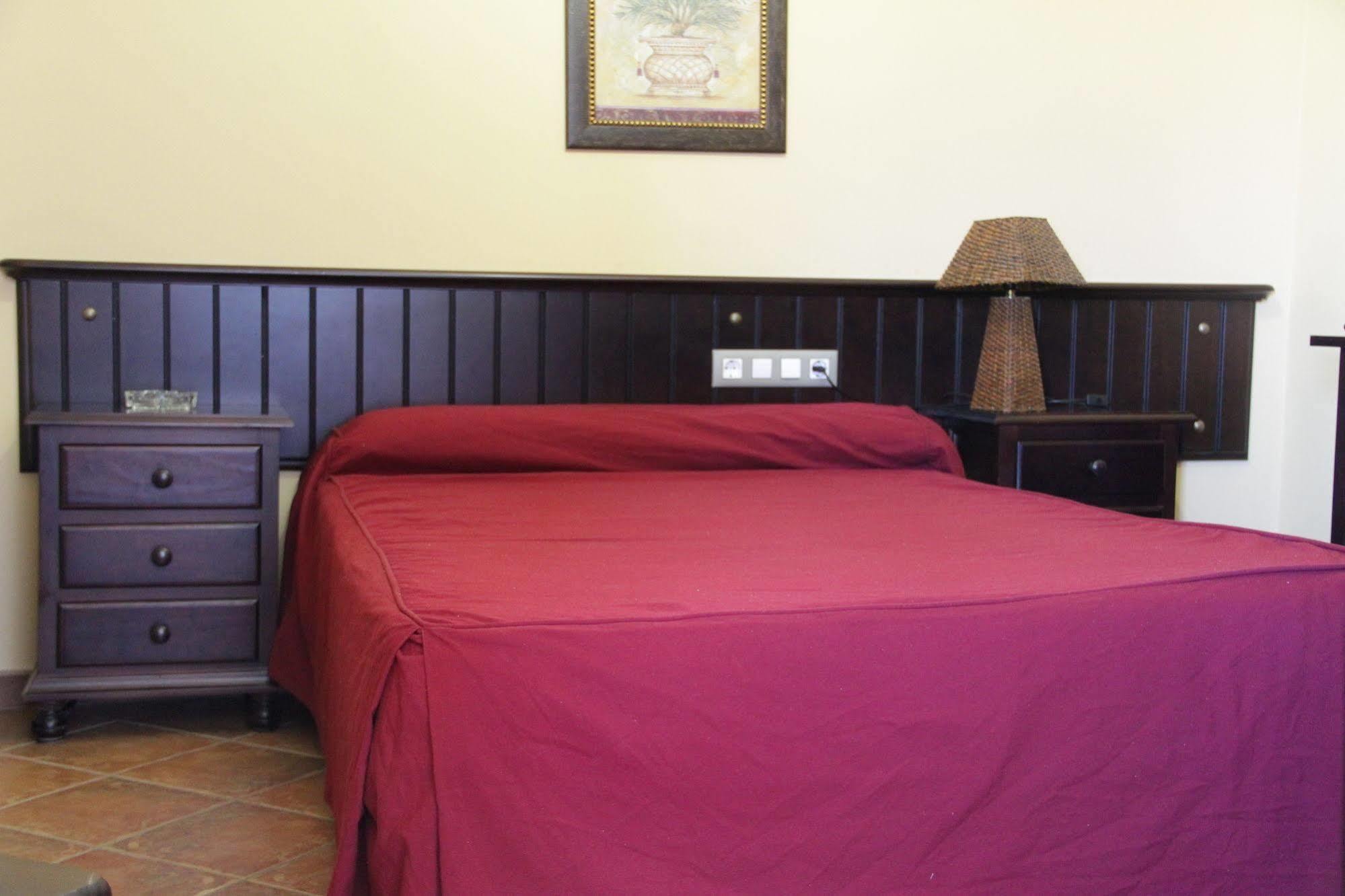 Hostal Pechi Huevar Del Aljarafe Екстер'єр фото