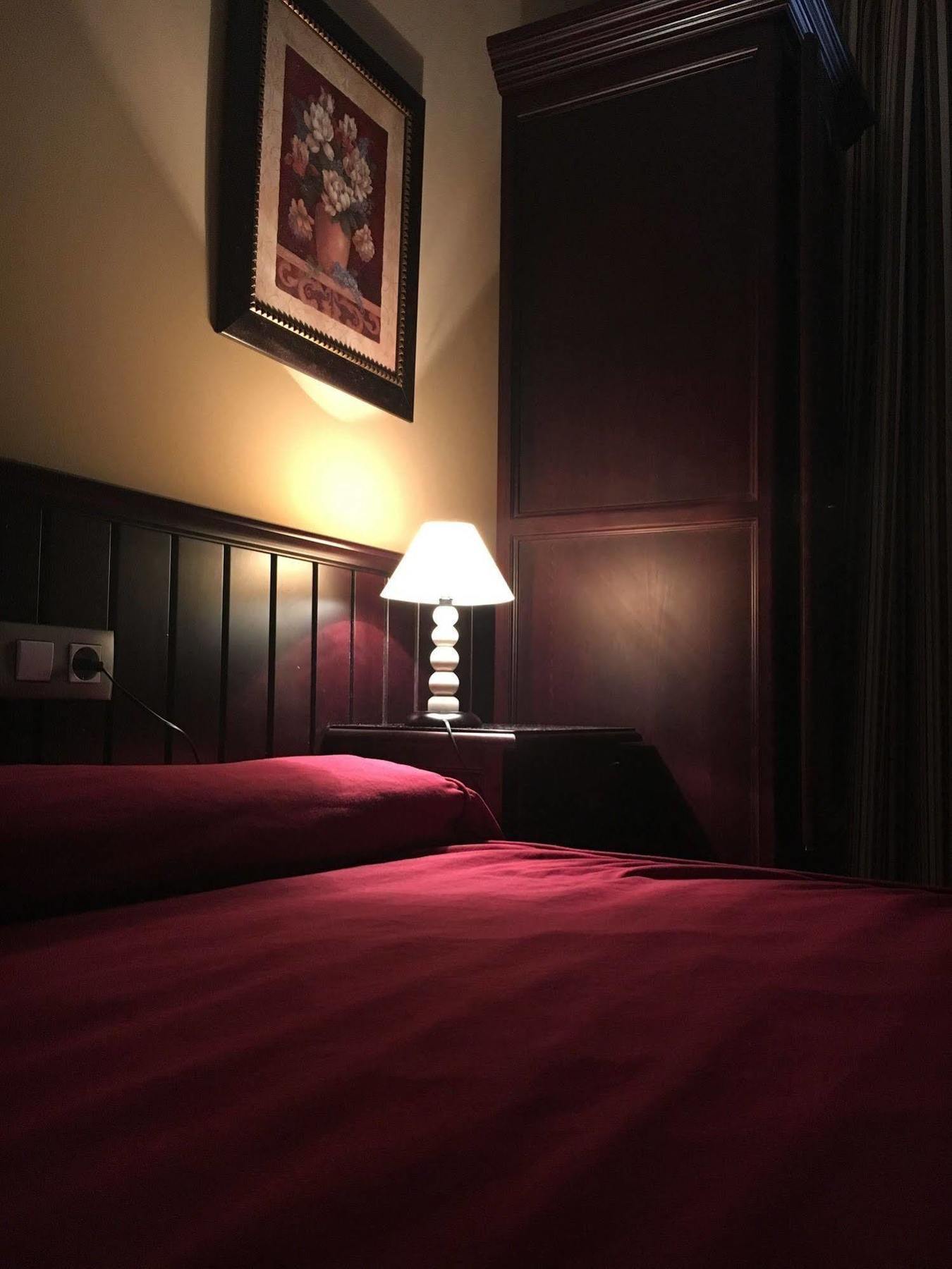 Hostal Pechi Huevar Del Aljarafe Екстер'єр фото