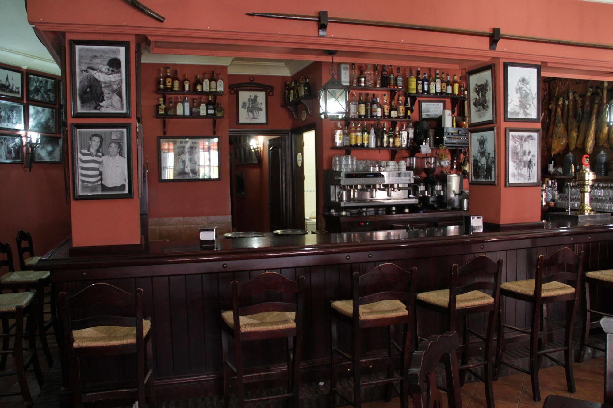 Hostal Pechi Huevar Del Aljarafe Екстер'єр фото